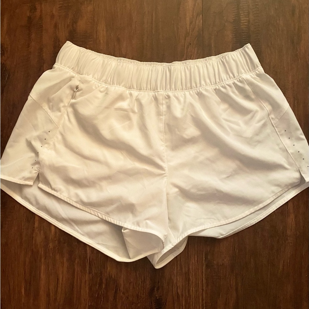 Old Navy Active Quick-Dry Shorts in White